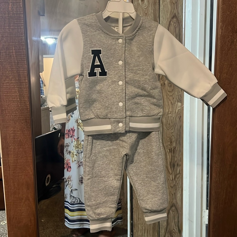 SHEIN Kids Baby Boy Letter Patched Thermal Lined Bomber Jacket & Sweatpants